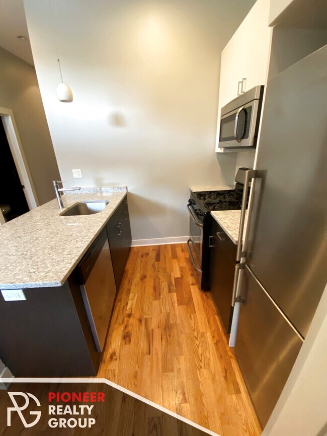 Foto del edificio - 751 W Buckingham Pl