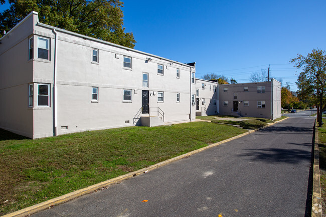 Building Photo - Westwood Court Apartments