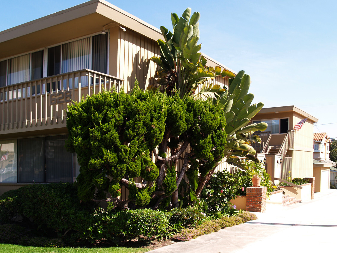 Building Photo - Topaz Apartments