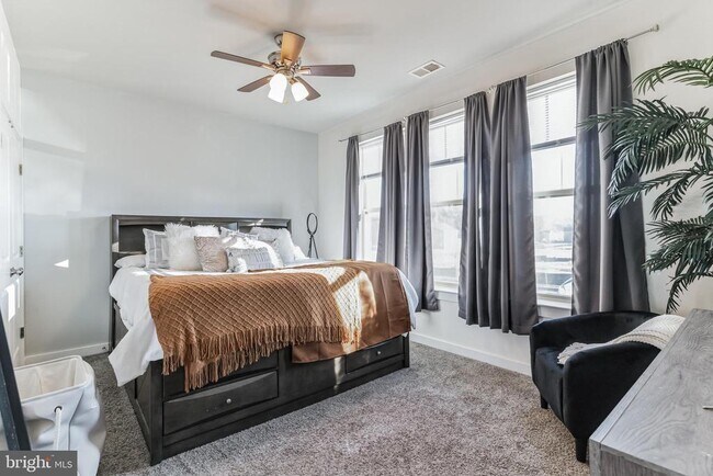 Foto del edificio - 5325 Manor Park Dr