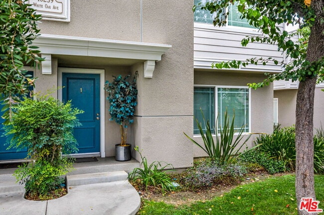 Building Photo - 10239 White Oak Ave