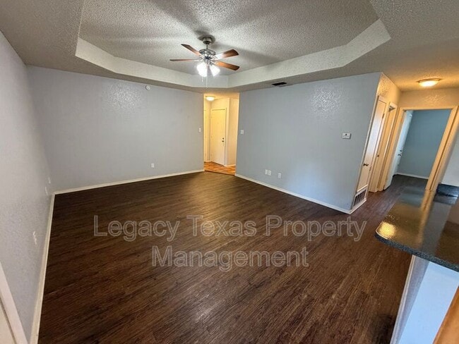 Building Photo - 203 Willana Ct