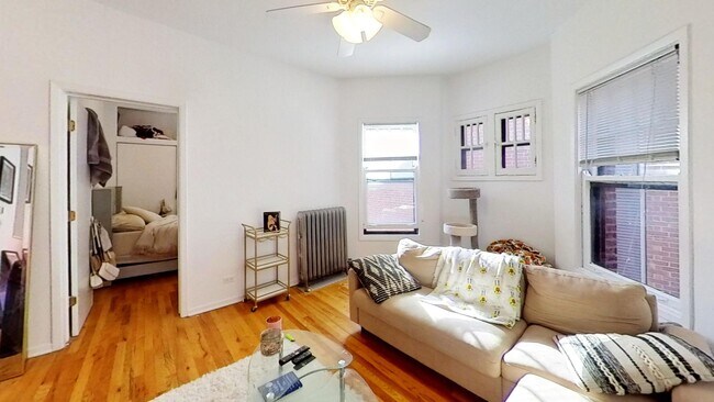 Foto del edificio - 702 W Barry Ave