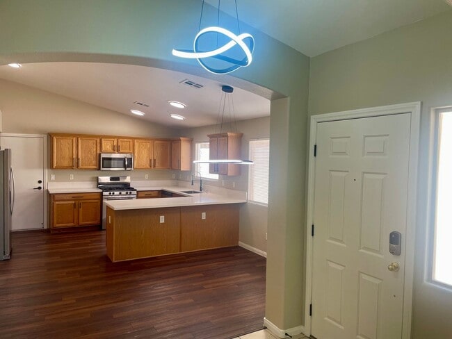 Building Photo - BEAUTIFUL SINGLE STORY HOME IN GATED COMMUNITY OF STALLION MOUNTAIN