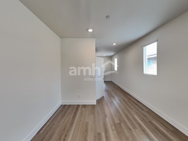 Building Photo - 510 Silverbell Fls Pl