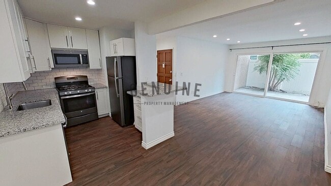 Foto del edificio - 1st Floor 1 Bedroom Unit in South Coast Me...