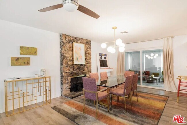 Building Photo - 1390 S San Joaquin Dr