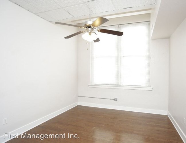 Building Photo - 2 br, 2 bath Apartment - 10 W 10th St