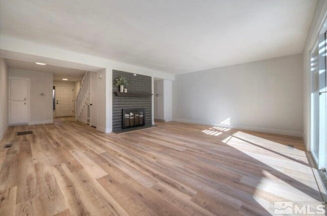 Building Photo - 2014 Branch Ln