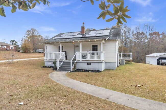 Foto del edificio - Warm & Welcoming 2 Bed, 2 Bath Home with Solar Panels and Spacious Yard