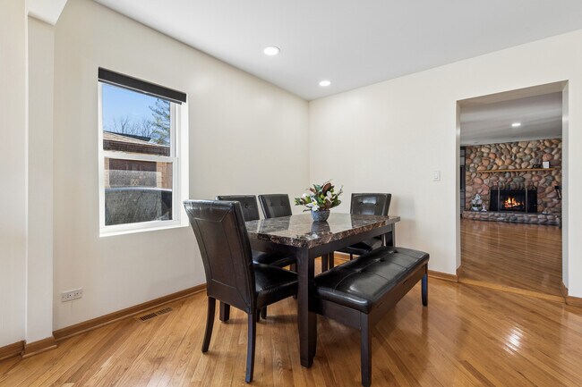 Foto del edificio - 23 W Algonquin Rd