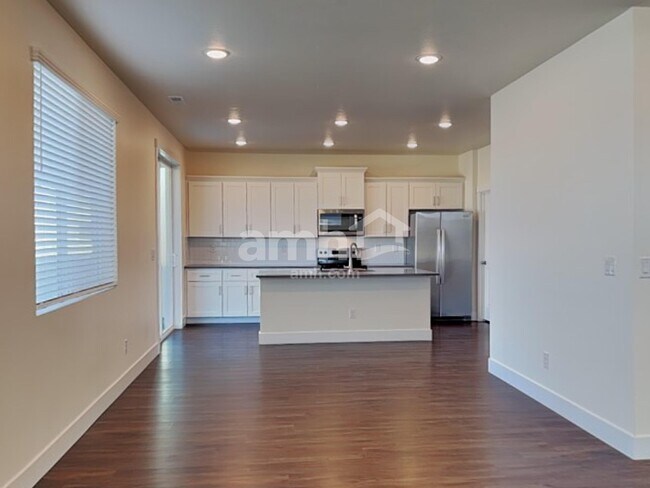 Building Photo - 2958 N Vigo Ave