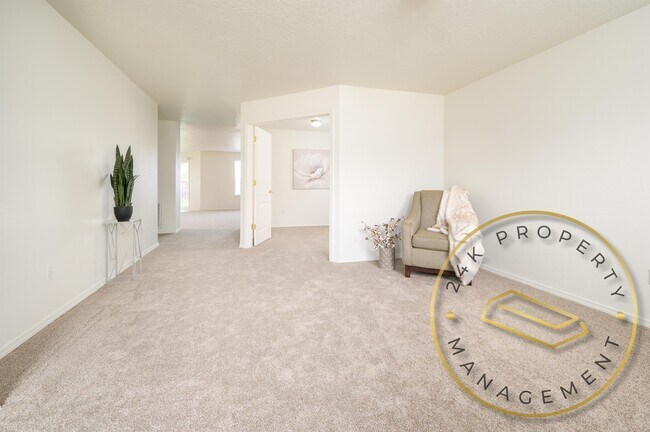 Foto del edificio - 1056 E Grand Canyon St