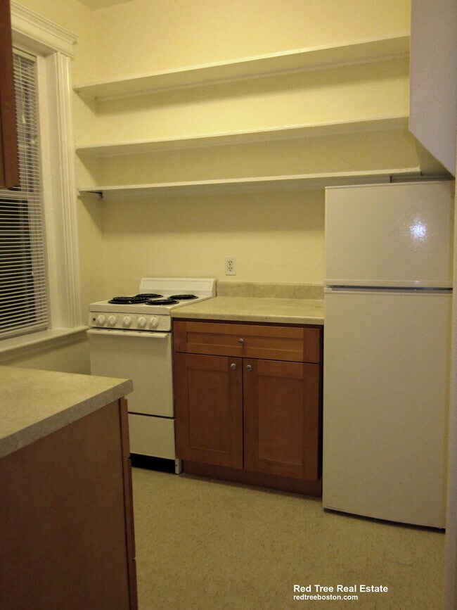 Building Photo - 31 Park Dr