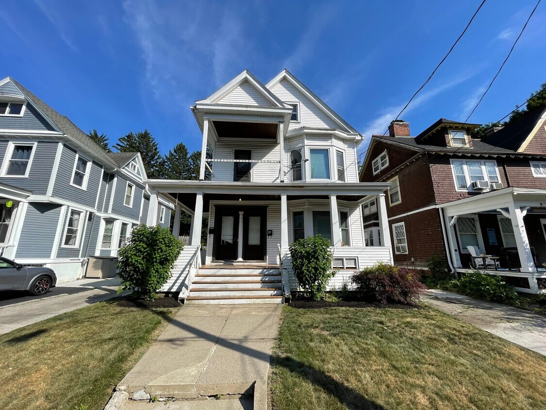Front - 9 Hawthorne Ave