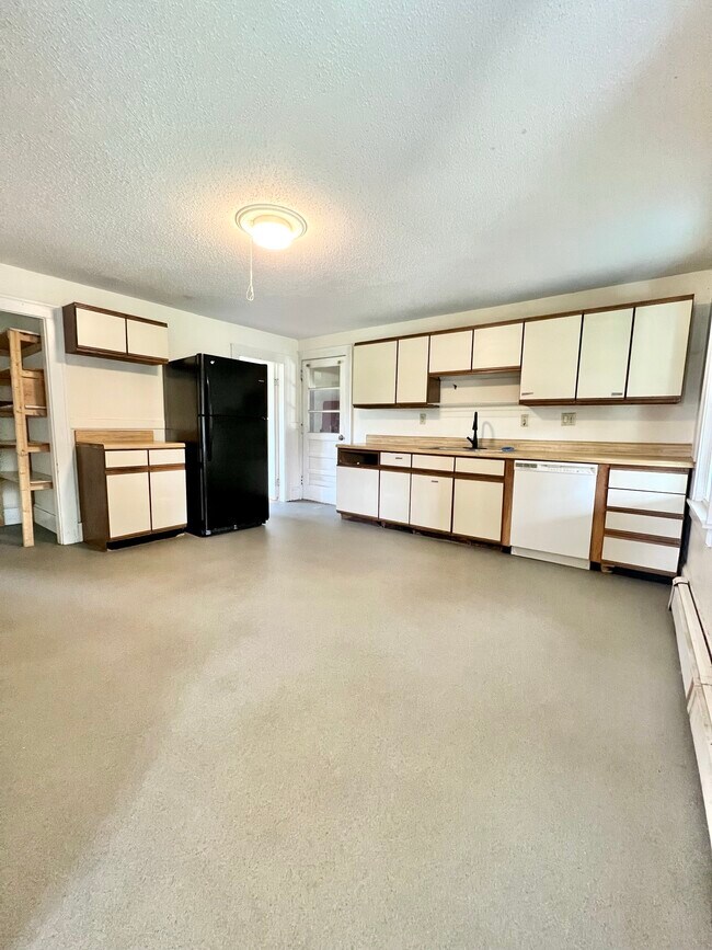 38 East St, Hadley, MA 01035 House Rental in Hadley, MA