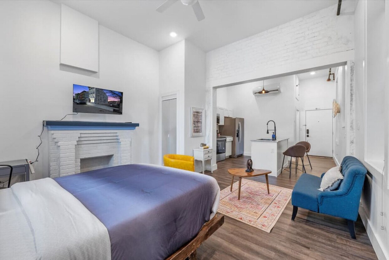 Primary Photo - 18 W Elder St