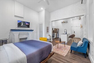 Building Photo - 18 W Elder St