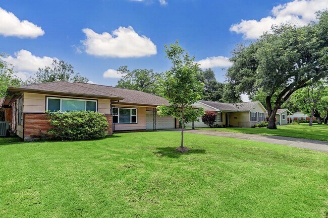 Building Photo - 4753 Kinglet St