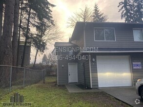 Building Photo - 2412 Poplar St SE