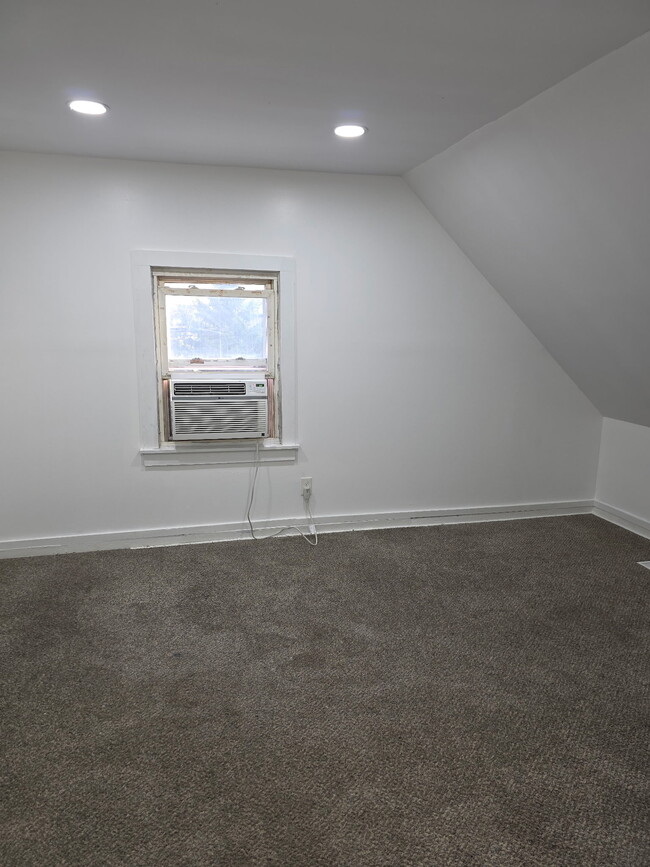 Building Photo - 300 W Burnham St