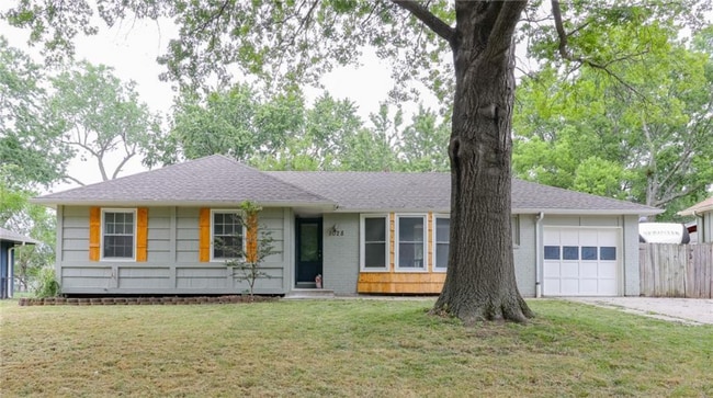 Building Photo - 1028 W Fairwood Ln