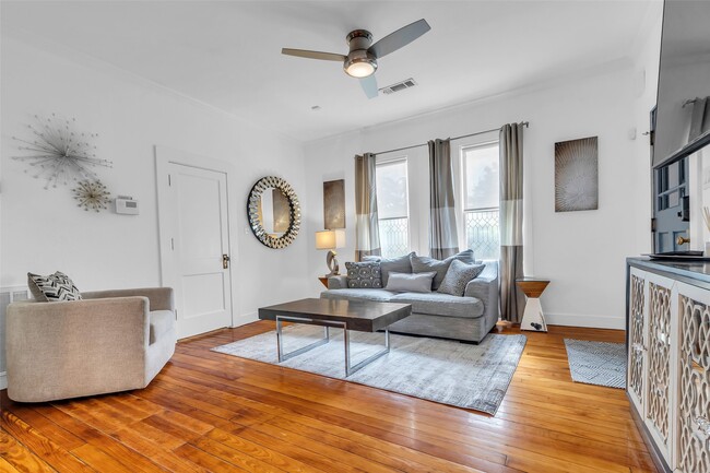 Building Photo - 618 Harvard St