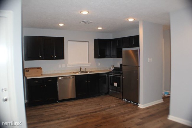 Foto del edificio - 3 br, 2 bath House - 401 Railroad