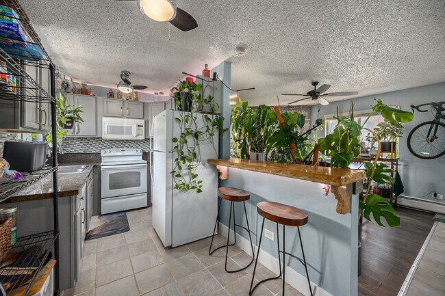Building Photo - University Hills 2 bedroom and 1.5 Bath Co...
