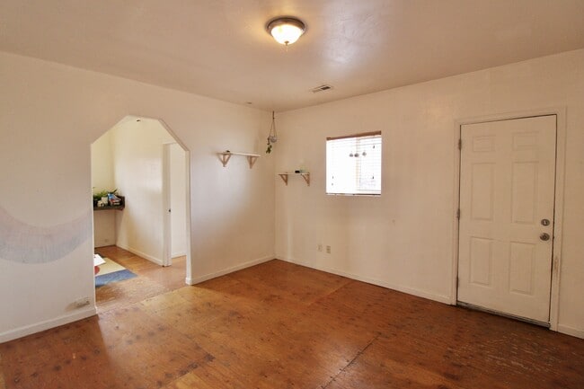 Building Photo - 139 S Raleigh St