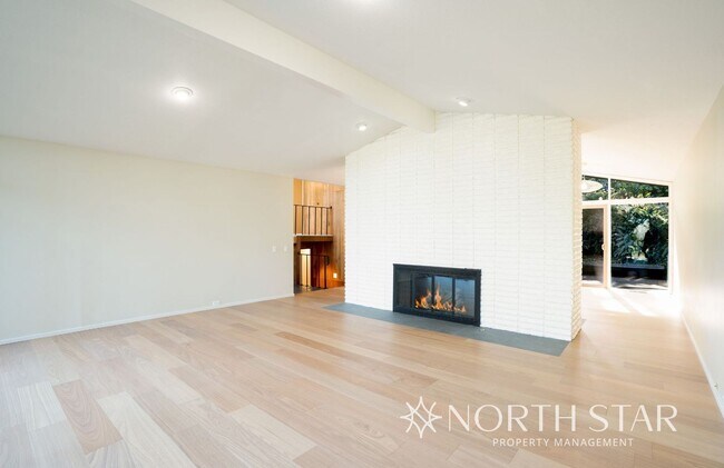 Foto del edificio - Amazing Updated Mid-Century in the Prime P...