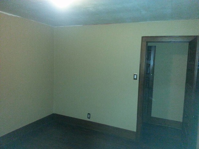 Building Photo - 1000 Elmore St