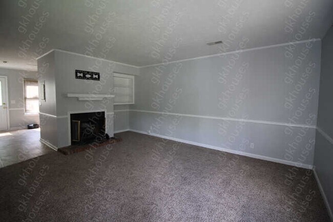 Building Photo - 2 bed / 1.5 bath home