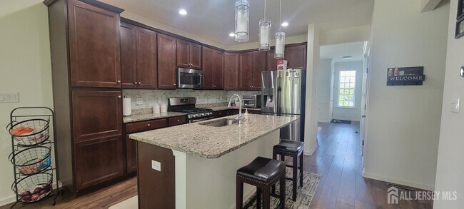 Building Photo - 6 Begonia Ln