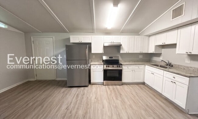 Building Photo - 508 Landers St