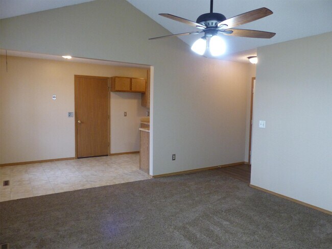 Building Photo - 5705 S Stonegate Ave