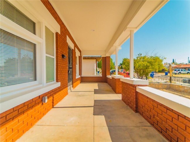 Building Photo - 4011 Cambridge Ave