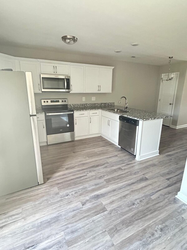 Foto del edificio - 645 Stowe Ct