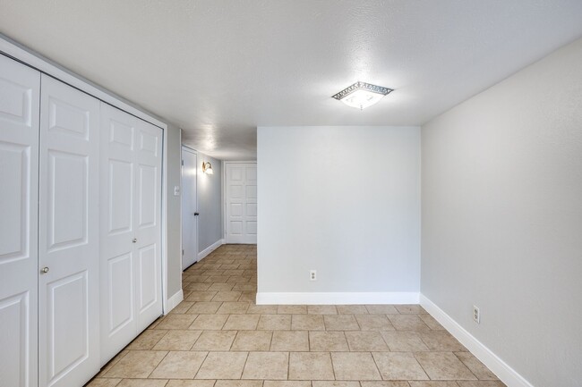Building Photo - Cozy Charm: 3BD-2BA Brick Home with Modern...