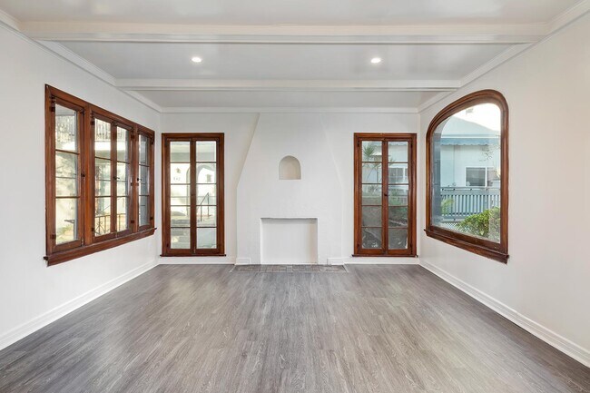 Foto del edificio - 744 S Mansfield Ave