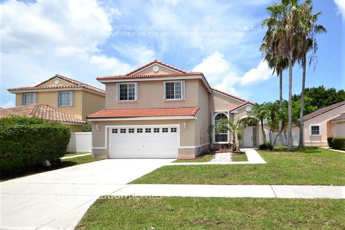 Foto principal - 19145 NW 13th St