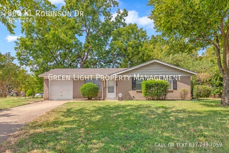 Primary Photo - 800 N L Robinson Dr