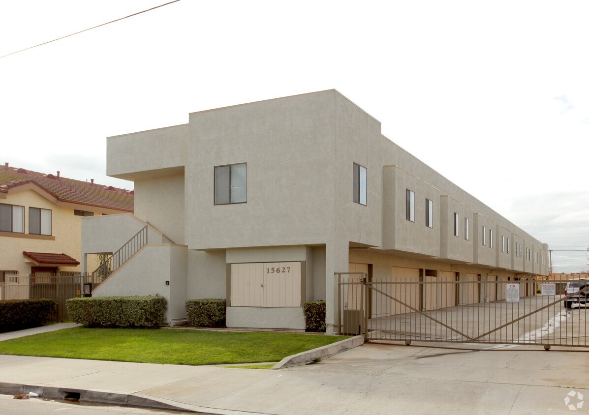 Building Photo - 15627 Belshire Ave