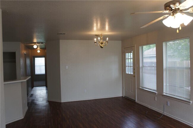 Foto del edificio - 2212 Smith Branch Blvd