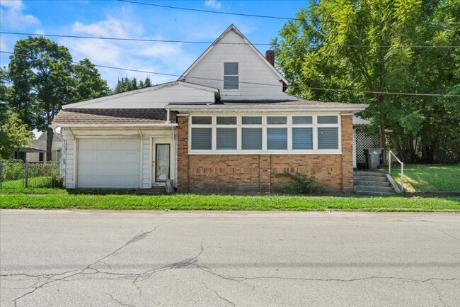 Photo - 1375 E Minnesota St House