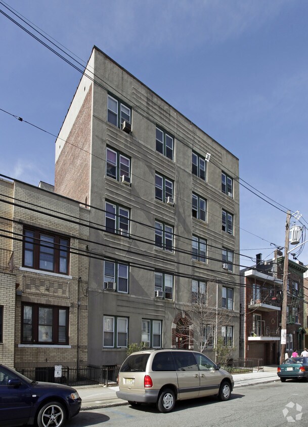 Primary Photo - 31-33 66th St