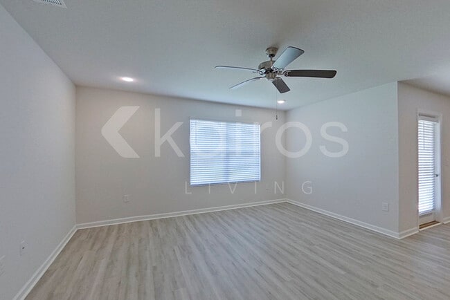 Building Photo - 120 Swallowtail Ln