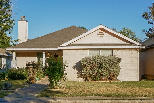 Building Photo - 417 Canterbury Ln