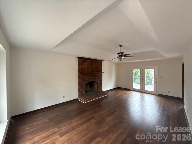 Foto del edificio - 14301 Hackamore Dr