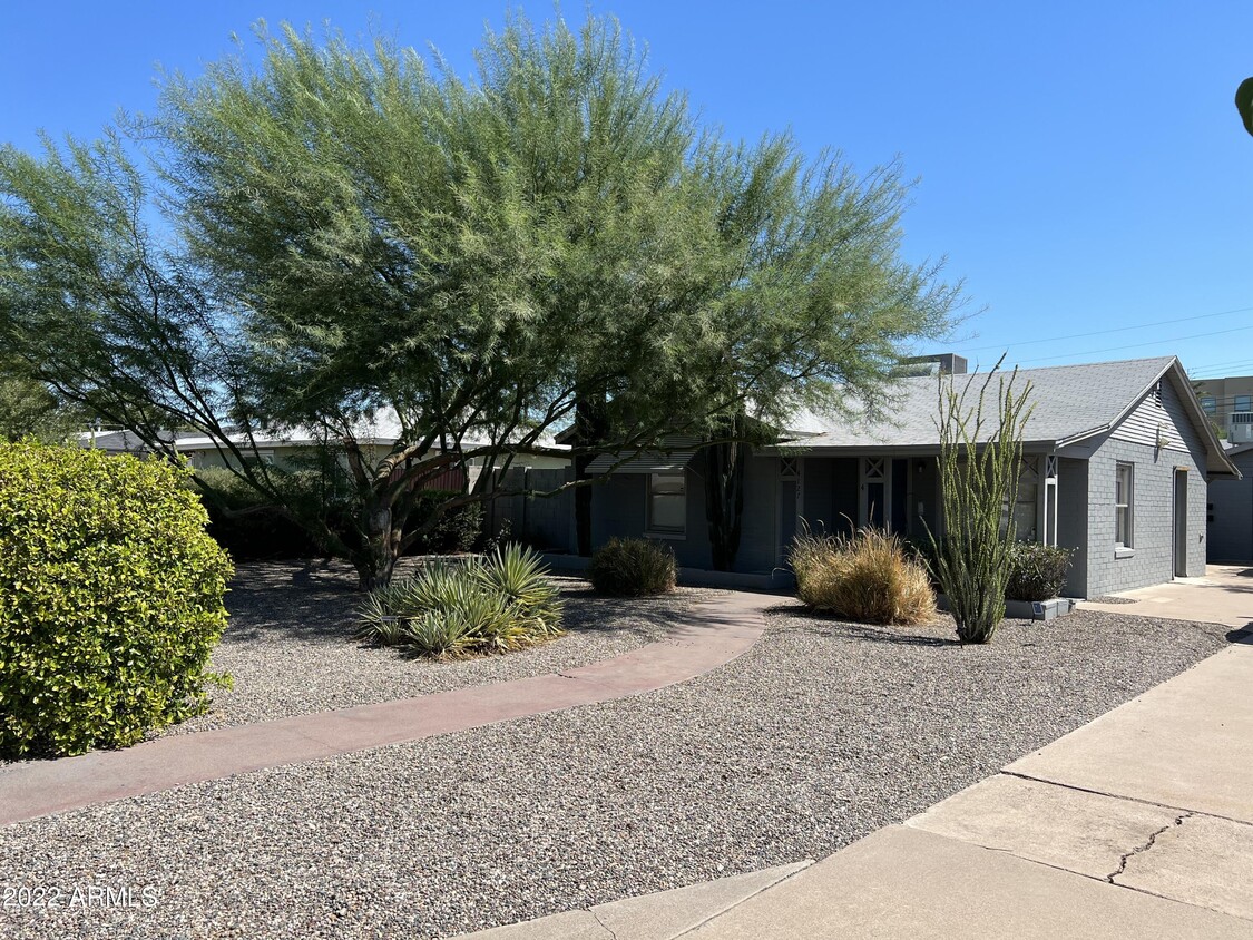 Primary Photo - 4127 N 18th Pl